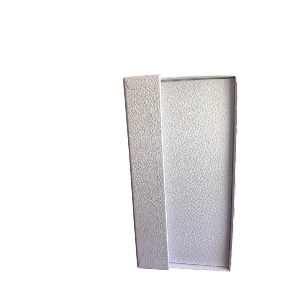 Authetic Dior White And Gold Gift Box With Branded Tissue And Stuffing - Picture 7 of 12